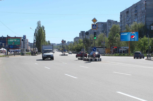 Призма 6x3,  Героев Труда ул. - Барабашова ул., из центра (VIP)