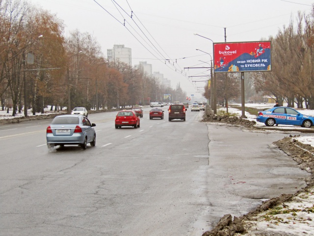 Призма 6x3,  Юбилейный пр-т, 51 (2), в центр (Киноленд)