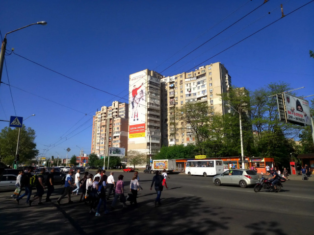 Брендмауер 10.6x36,  Инглези ул., 3/3, с боку проспекта Небесной Сотни (бывш. Маршала Жукова пр-т, 3/3)*